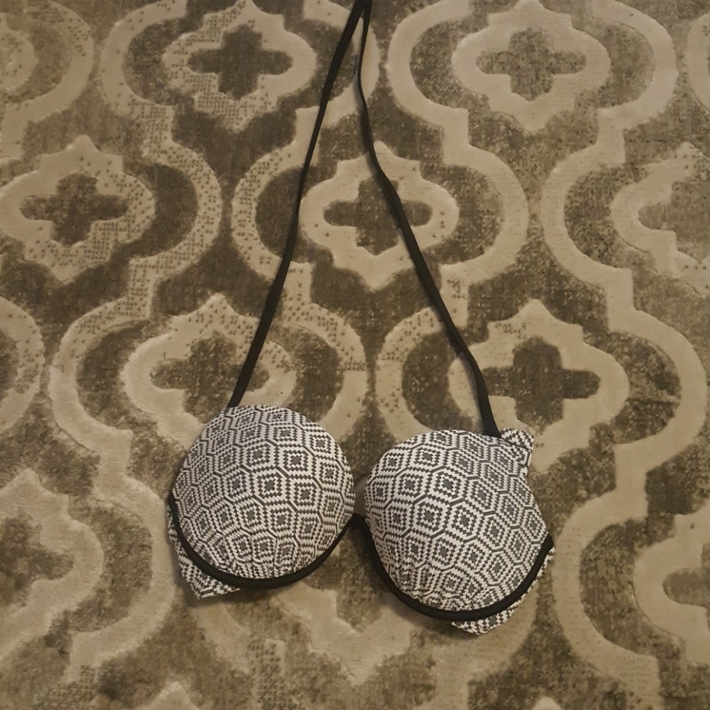 Black and white Shade and shore swimsuit top